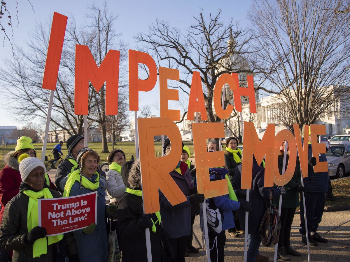 Foto: Manifestantes a favor del impeachment congregados en el Capitolio en Washington. (Reuters)