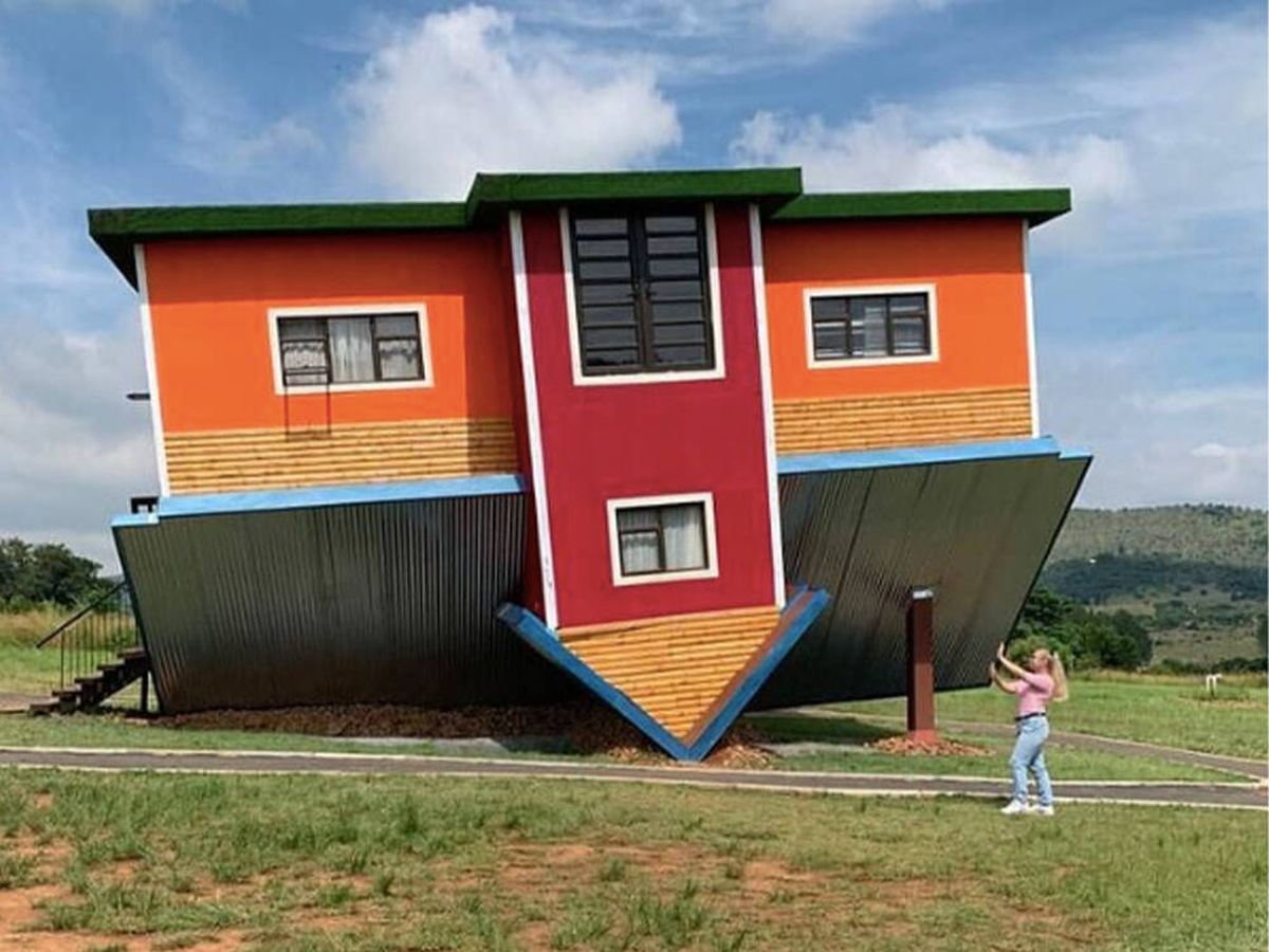 Foto: La extraña 'casa al revés' que causa furor en Instagram y es una atracción turística (Instagram @upsidedownhousesa)