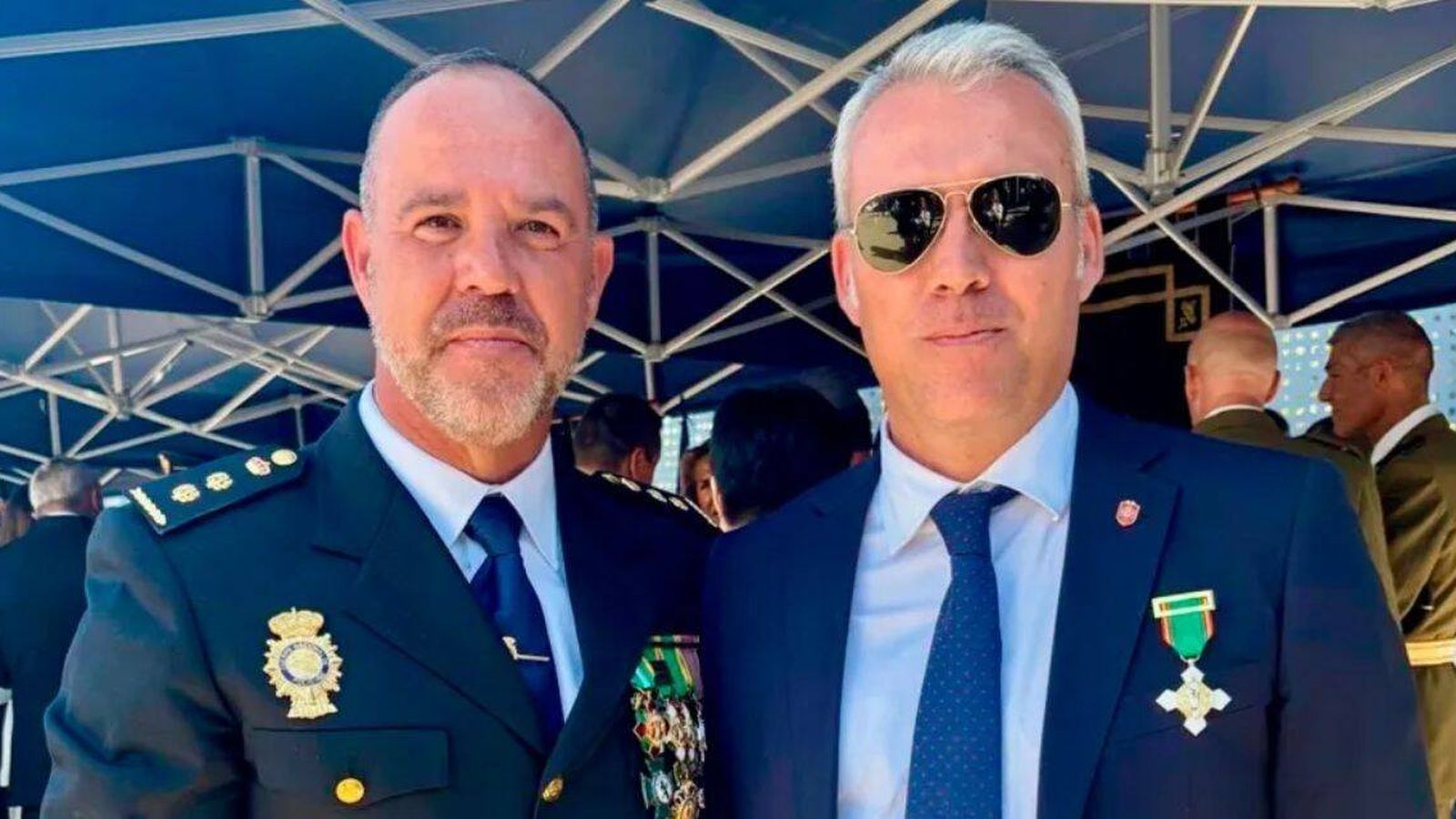 La Policía Nacional condecora a la RFEF por su contribución a la máxima seguridad de los partidos de fútbol en España