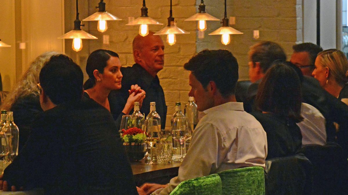 Bruce Willis deja 822 euros de propina a una camarera de Berlín