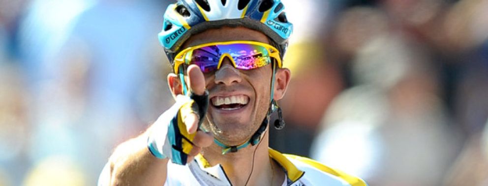 Foto: Contador gana la etapa y se pone líder del Tour