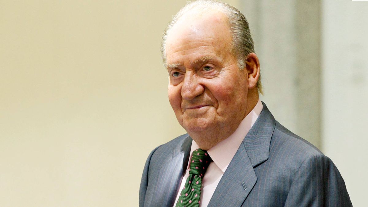 Nueva caída del rey Juan Carlos: fue al salir de su coche y quedó en un susto