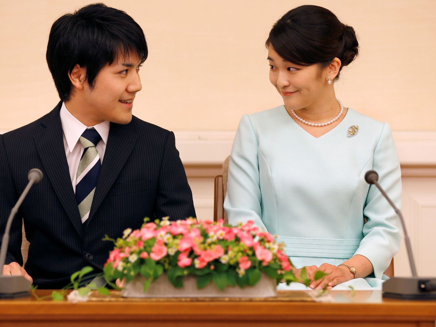 Mako y Kei Komuro han pospuesto su boda. (Reuters)