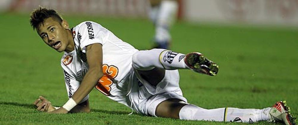 Foto: Neymar quiere despedirse del Santos recogiendo el testigo de Pelé