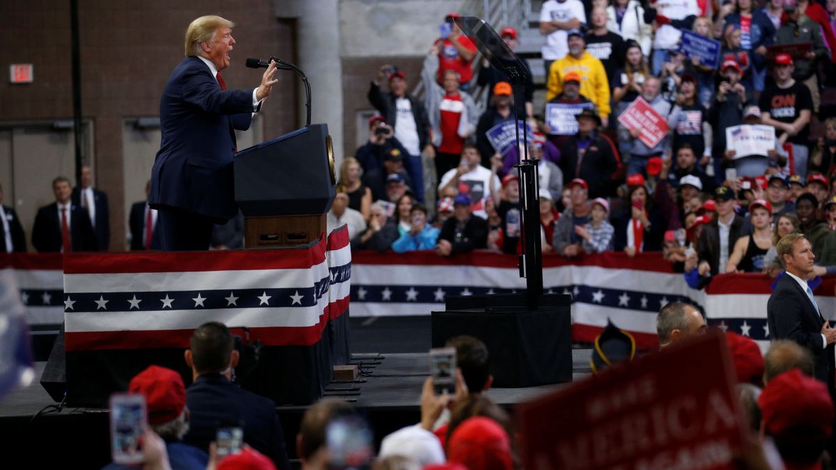 Trump convierte la campaña de las 'midterm' en un baño de masas permanente