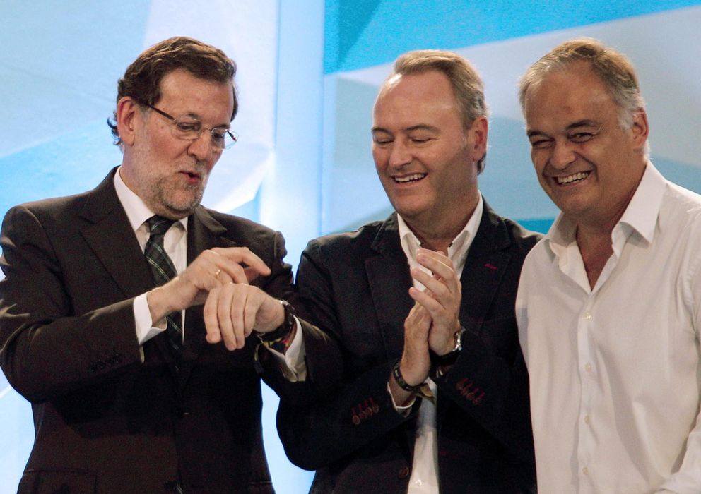 Foto: El presidente del Gobierno, Mariano Rajoy, con Fabra y González Pons (Efe) 