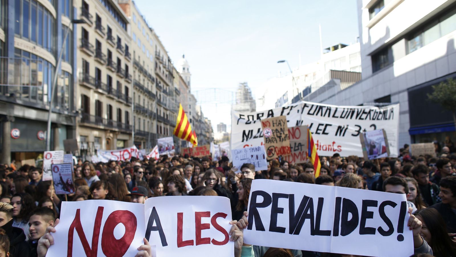 Foto: Manifestación de estudiante de ayer en Barcelona. (Efe)