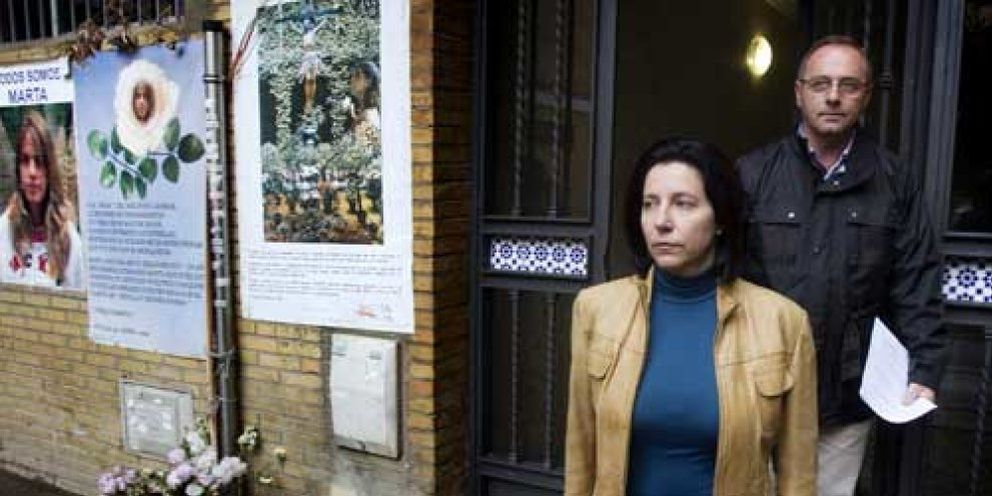 Foto: Los padres de Marta: “El juez se ha montado una película de Almodóvar”