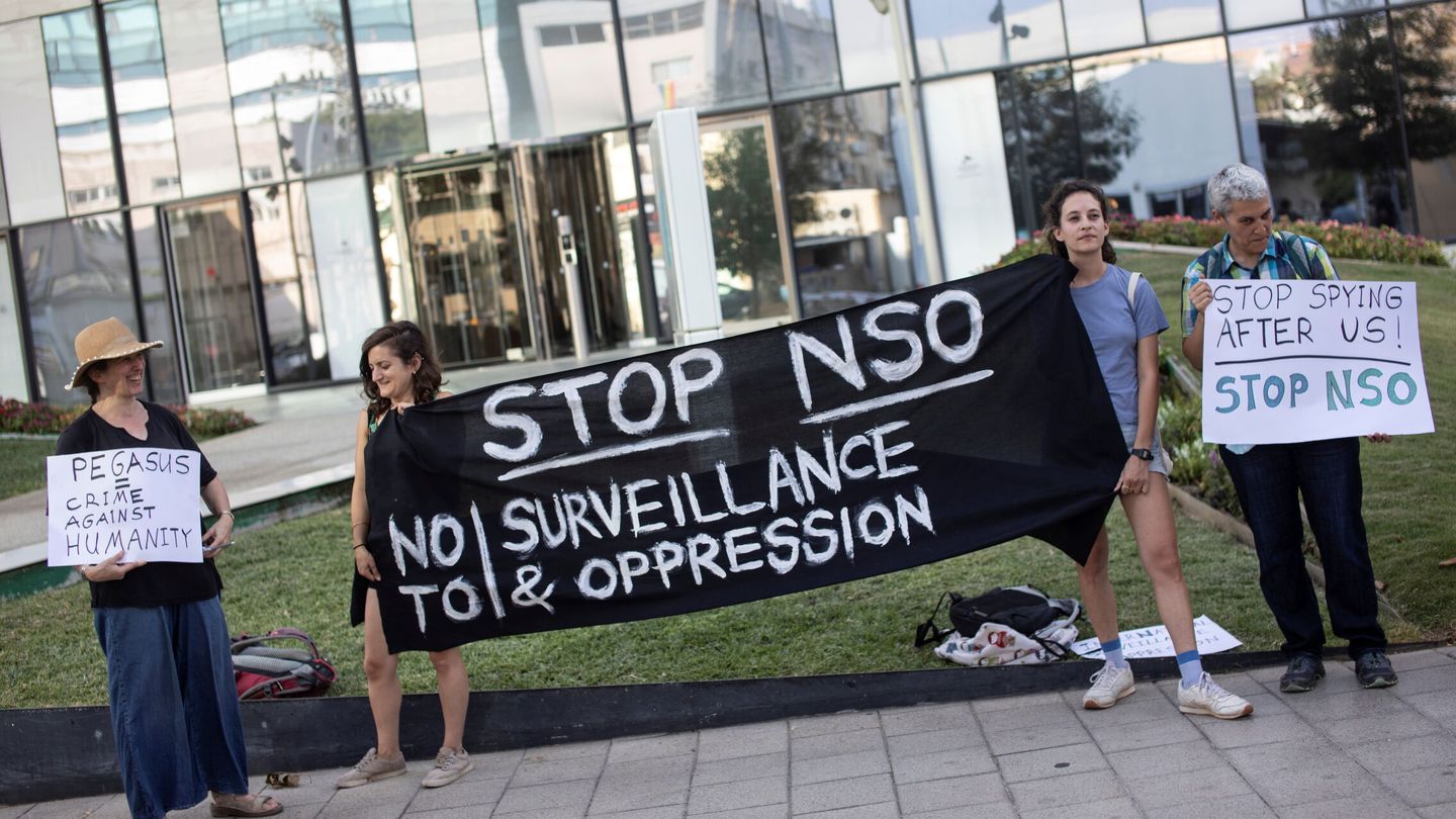 Manifestantes contra NSO en su sede de Tel Aviv. (Reuters)