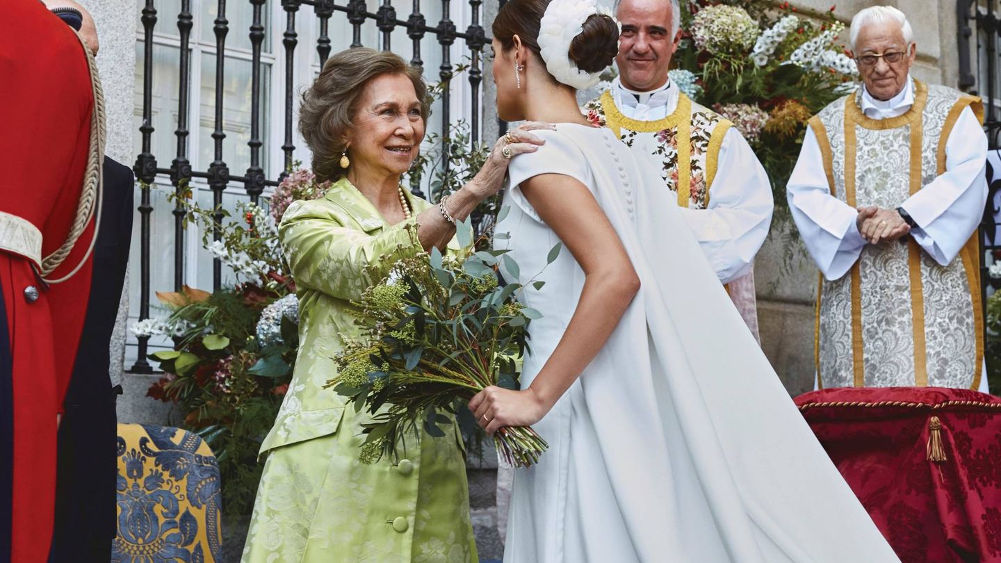 La reina Sofía da su bendición a Sofía Palazuelo en la boda. (Getty)