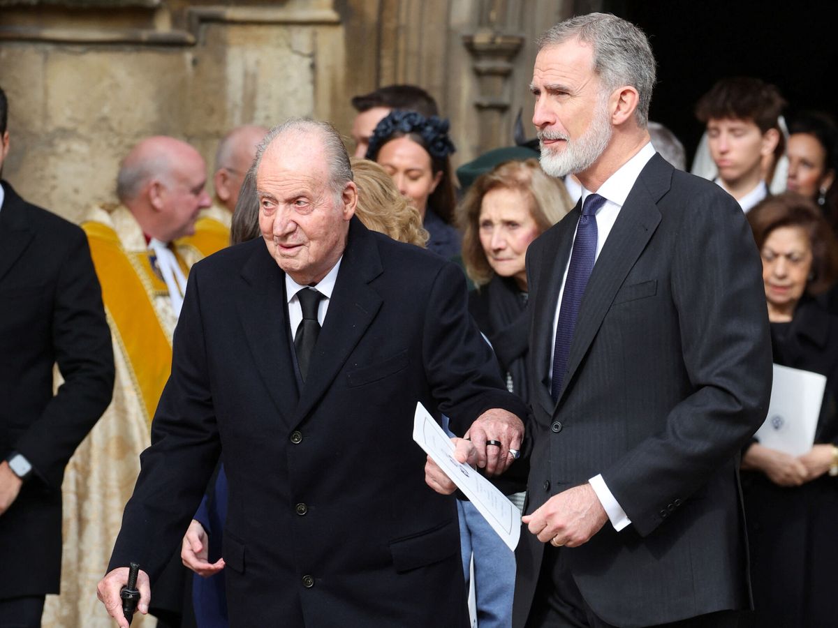 Foto: El rey Felipe VI y Juan Carlos I durante el acto homenaje a Constantino de Grecia (Reuters)