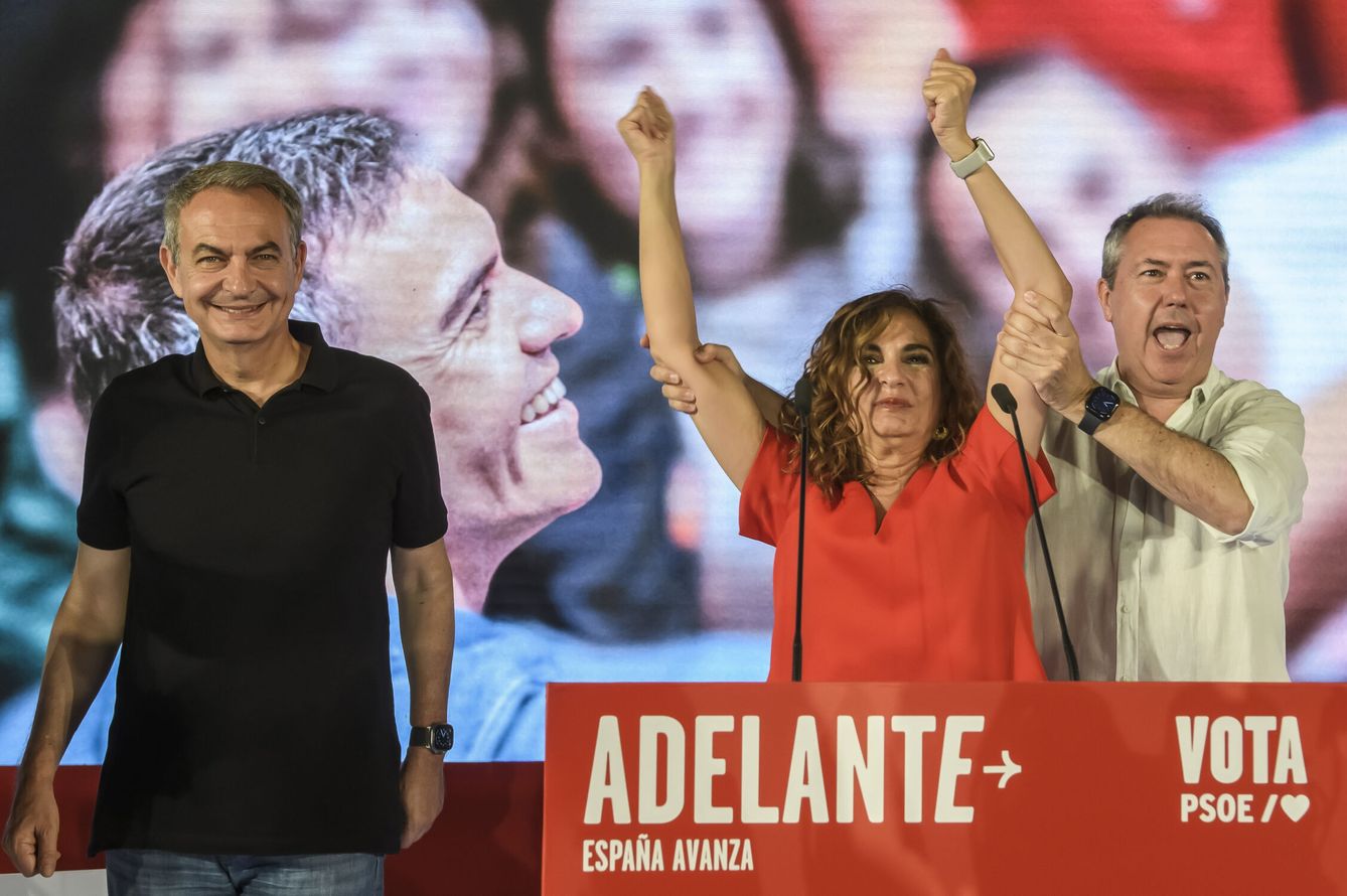 María Jesús Montero, en el cierre de campaña entre José Luis Rodríguez Zapatero y Juan Espadas. (EFE) 