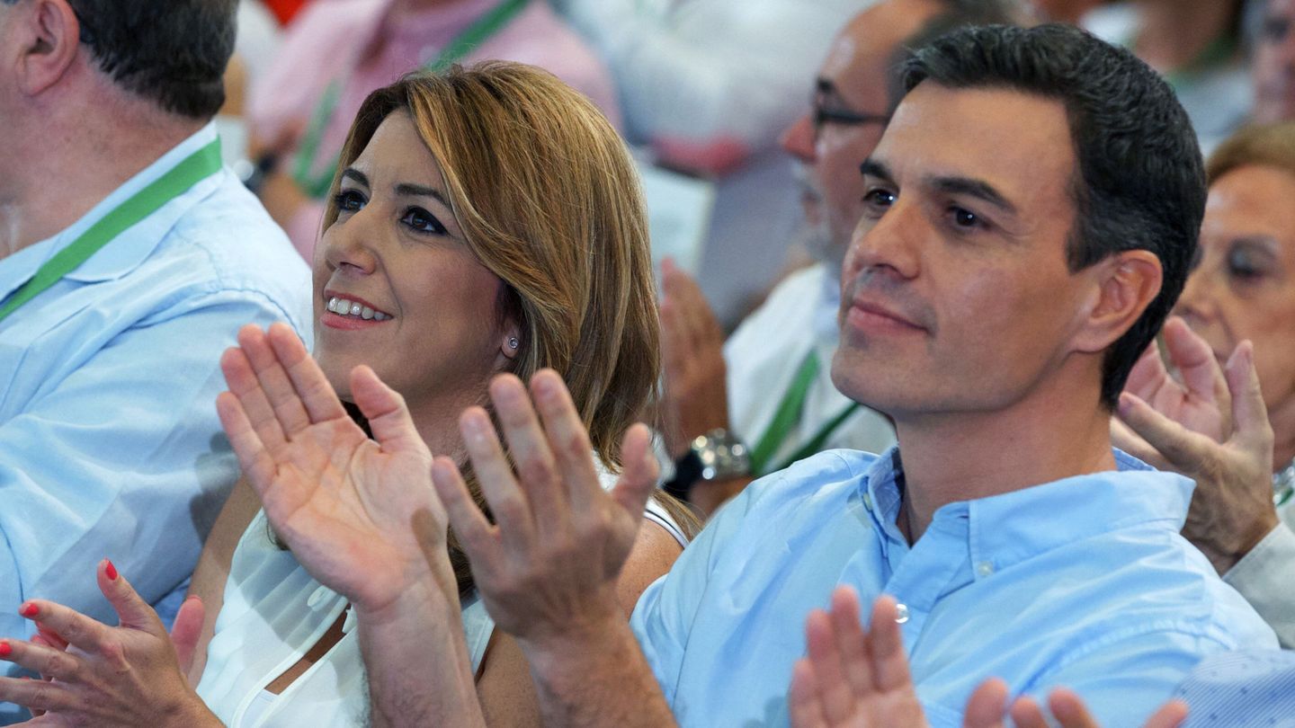 Susana Díaz y Pedro Sánchez en una imagen de archivo durante la celebración de un congreso del PSOE en Andalucía. (EFE)