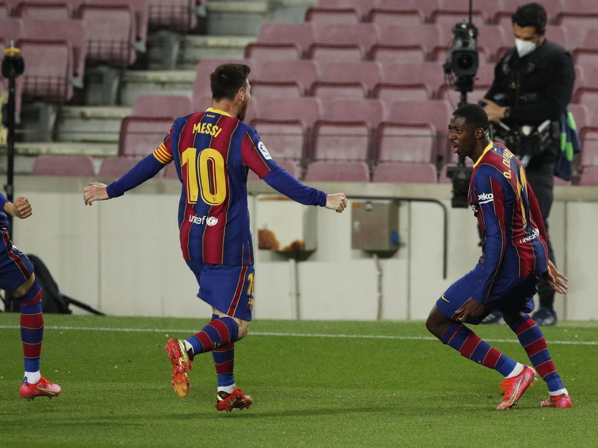 Foto: Los jugadores del Barça celebran el gol de la victoria del galo. (Reuters)