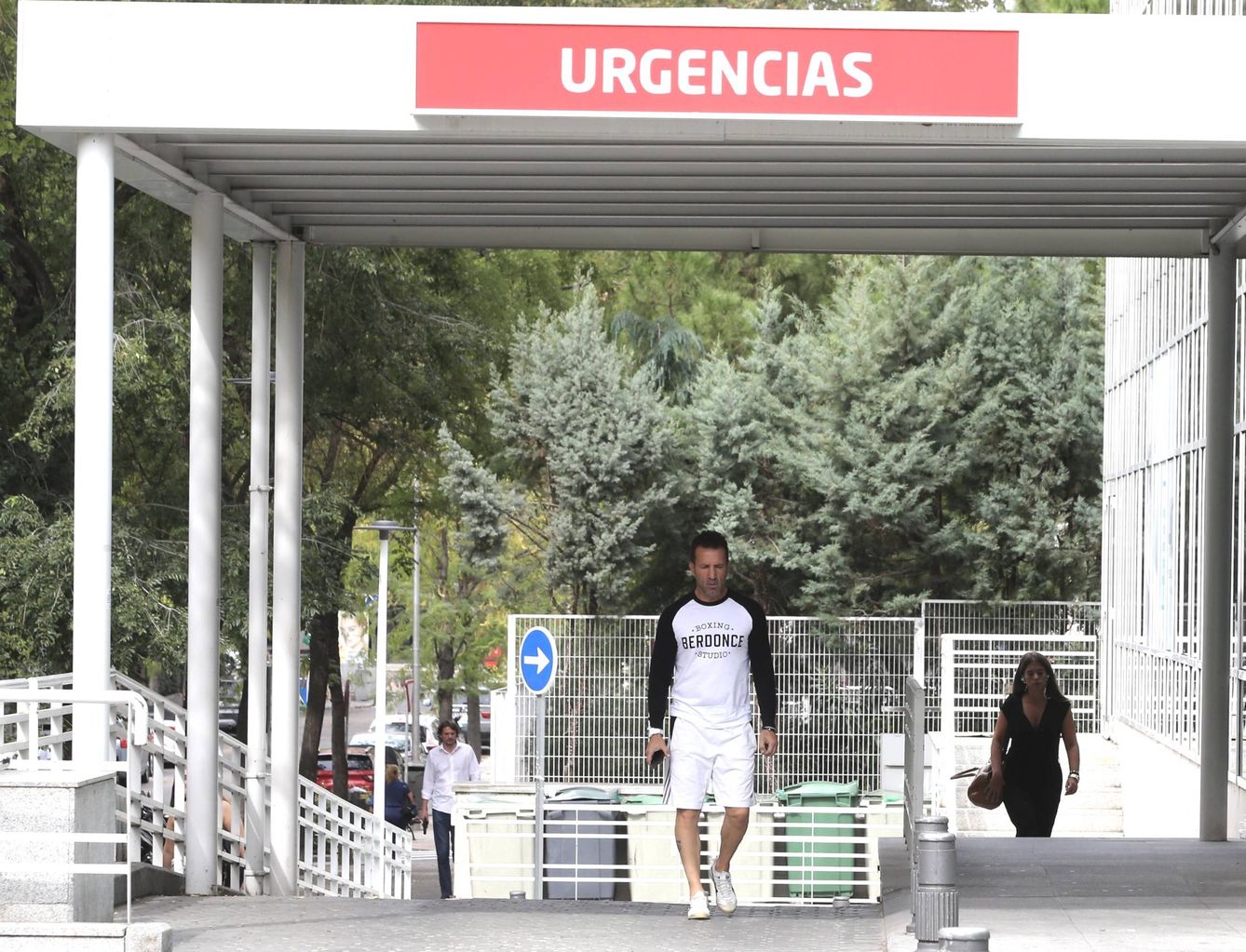 Berdonce, en la entrada del hospital. (J. Martín)