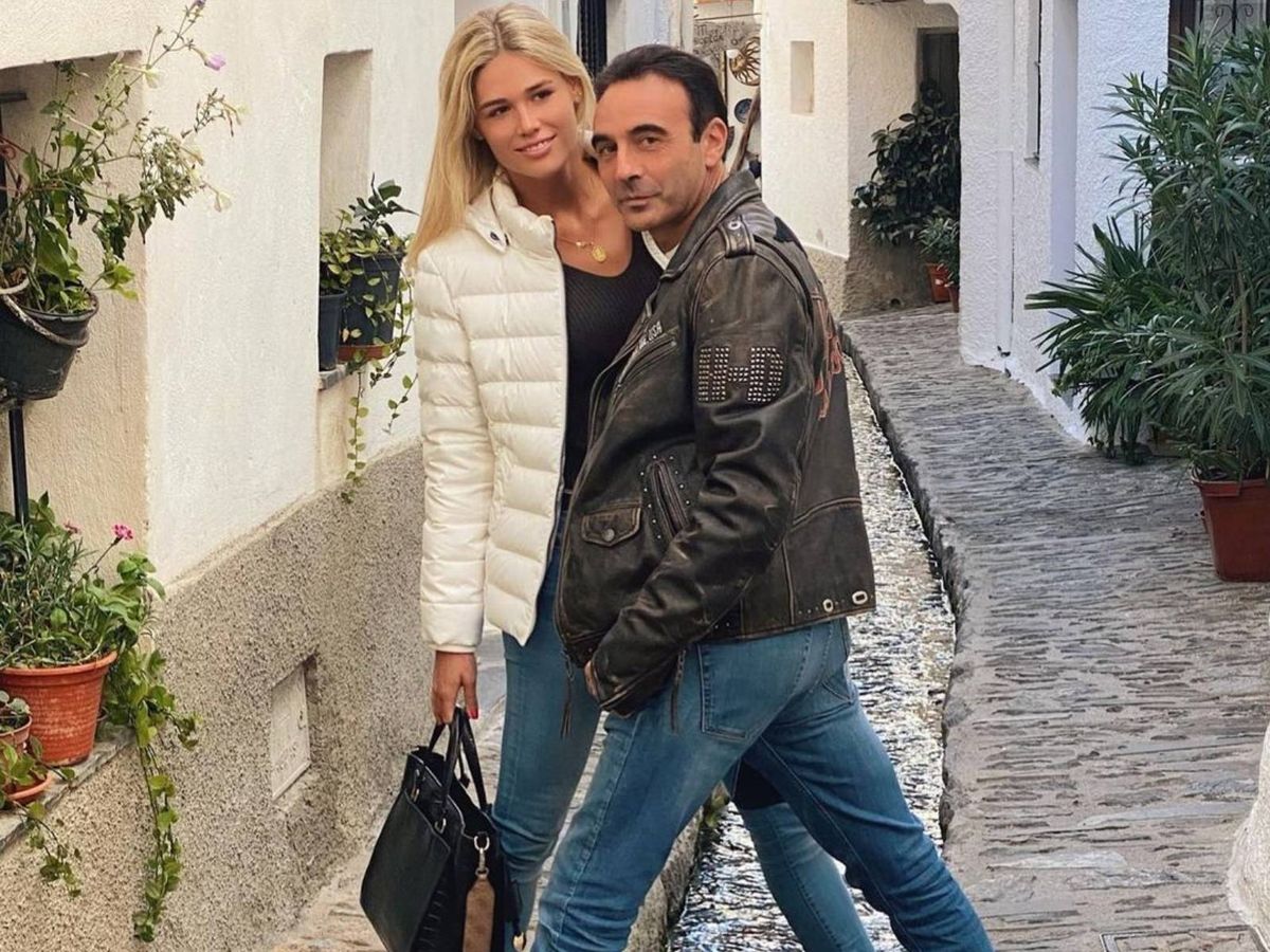 Foto: Enrique Ponce y Ana Soria, durante un paseo en pareja. (Instagram @enriqueponce)