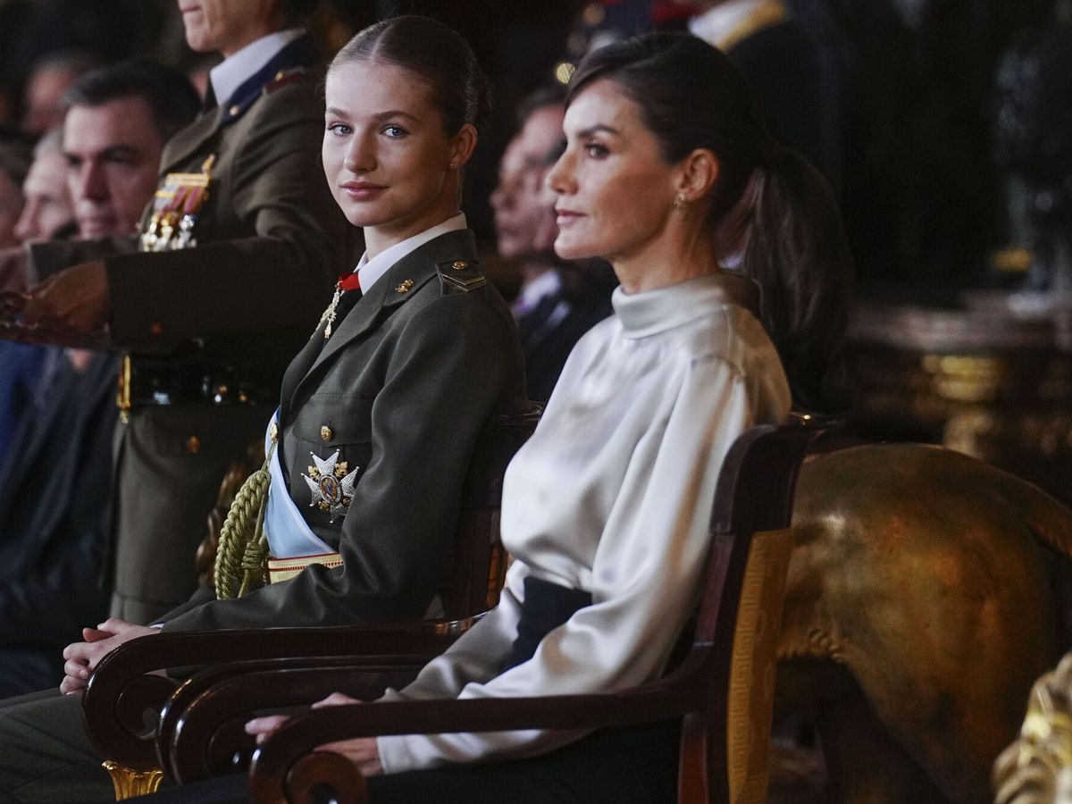 Foto: La princesa Leonor y la reina Letizia, durante los actos de la Pascua Militar en el Palacio Real de Madrid. (EFE/Pool/Borja Sánchez-Trillo)