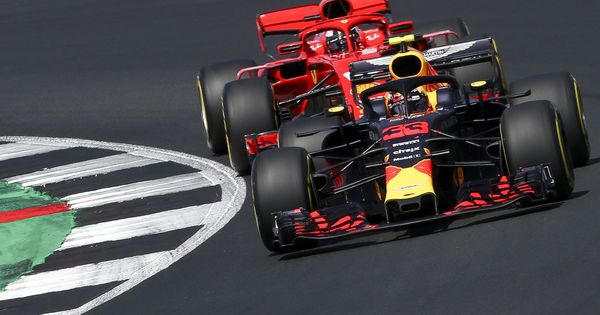 Foto: Raikkonen persiguiendo a Verstappen en el GP de Alemania de 2018. (EFE)