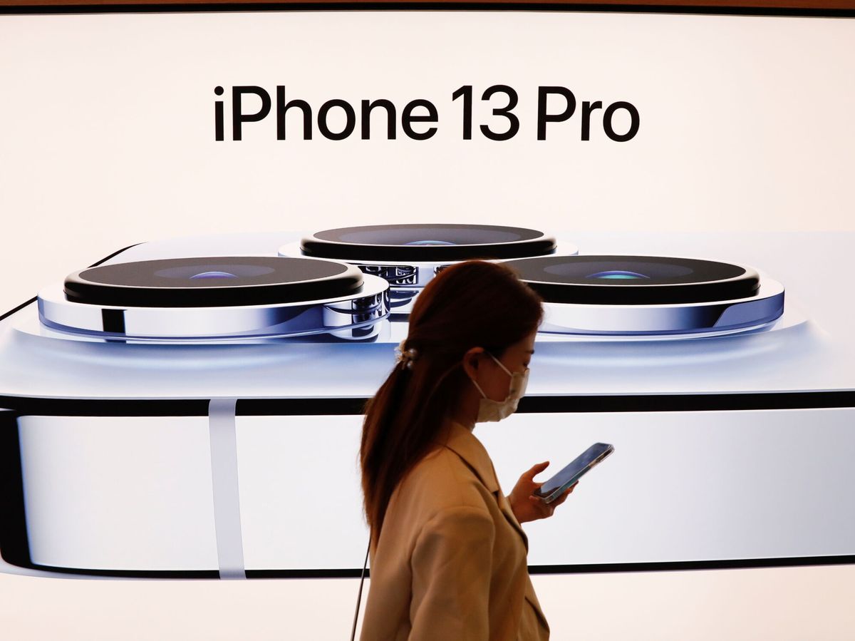 Foto: El 'fallo' que surge con el iPhone 13 al cambiar la pantalla (REUTERS)