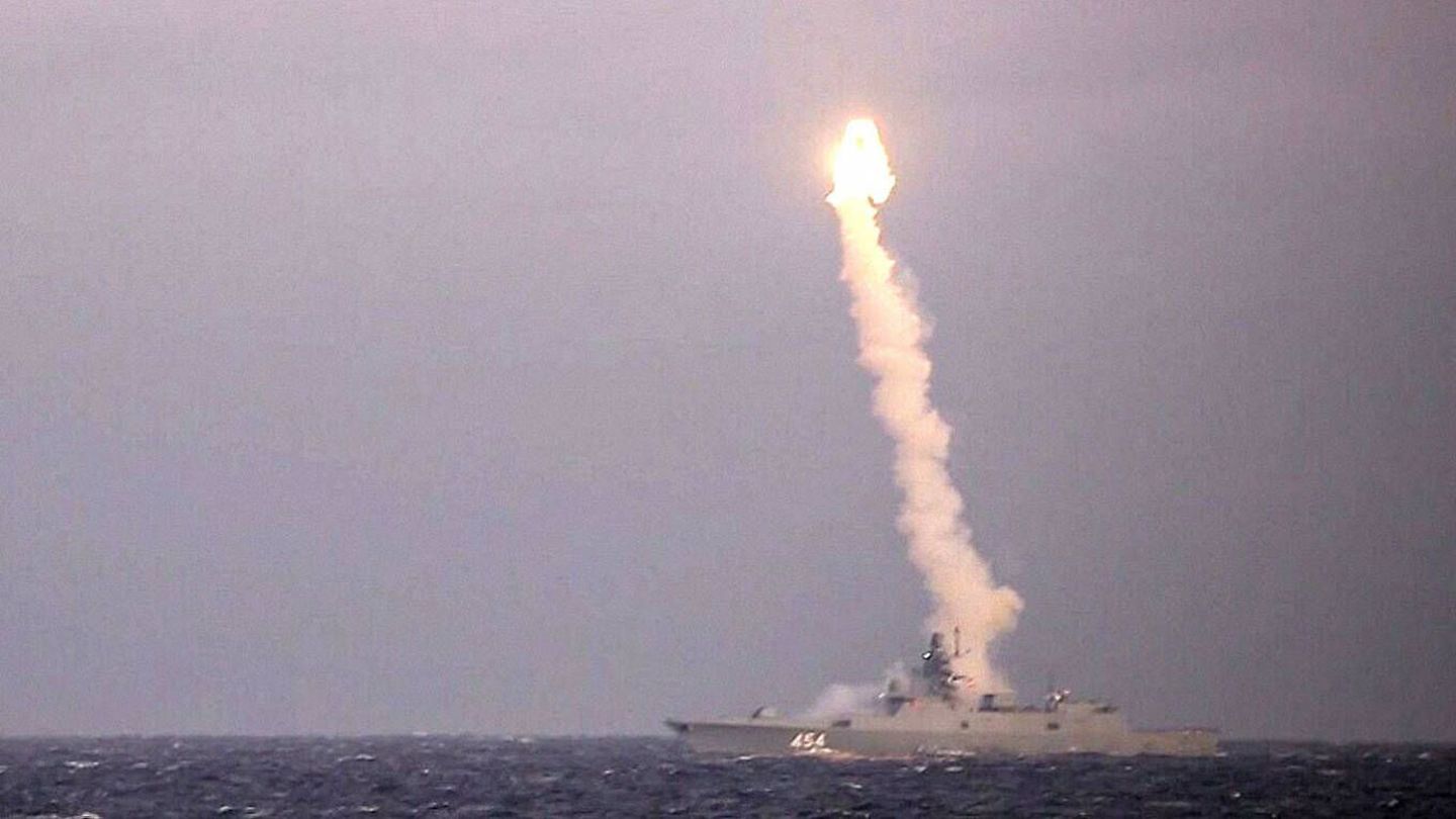 Imagen del lanzamiento de Tsirkon desde la fragata Almirante Gorshkov