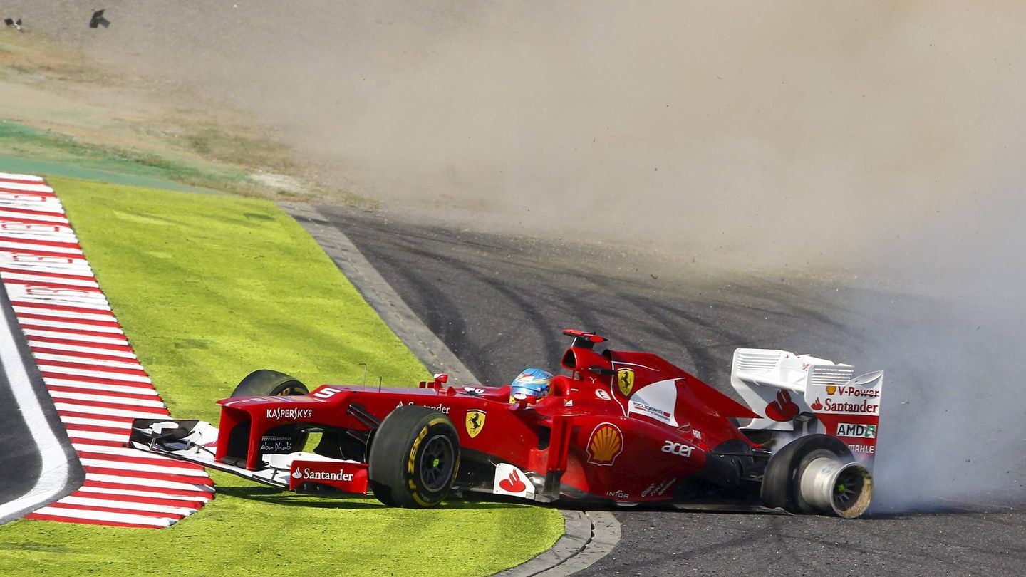 El toque de Raikkonen a Alonso le costó perder casi toda su ventaja en el campeonato con Vettel. (EFE)