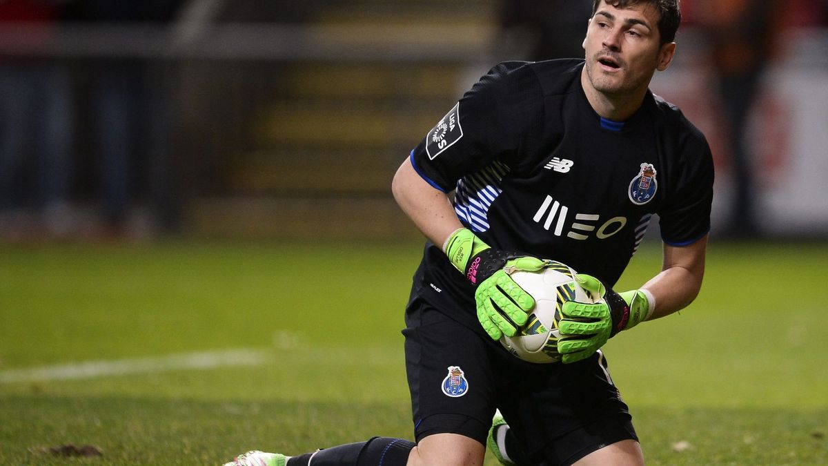 El Oporto corona su adiós a la Liga con un monumental fallo de Iker Casillas