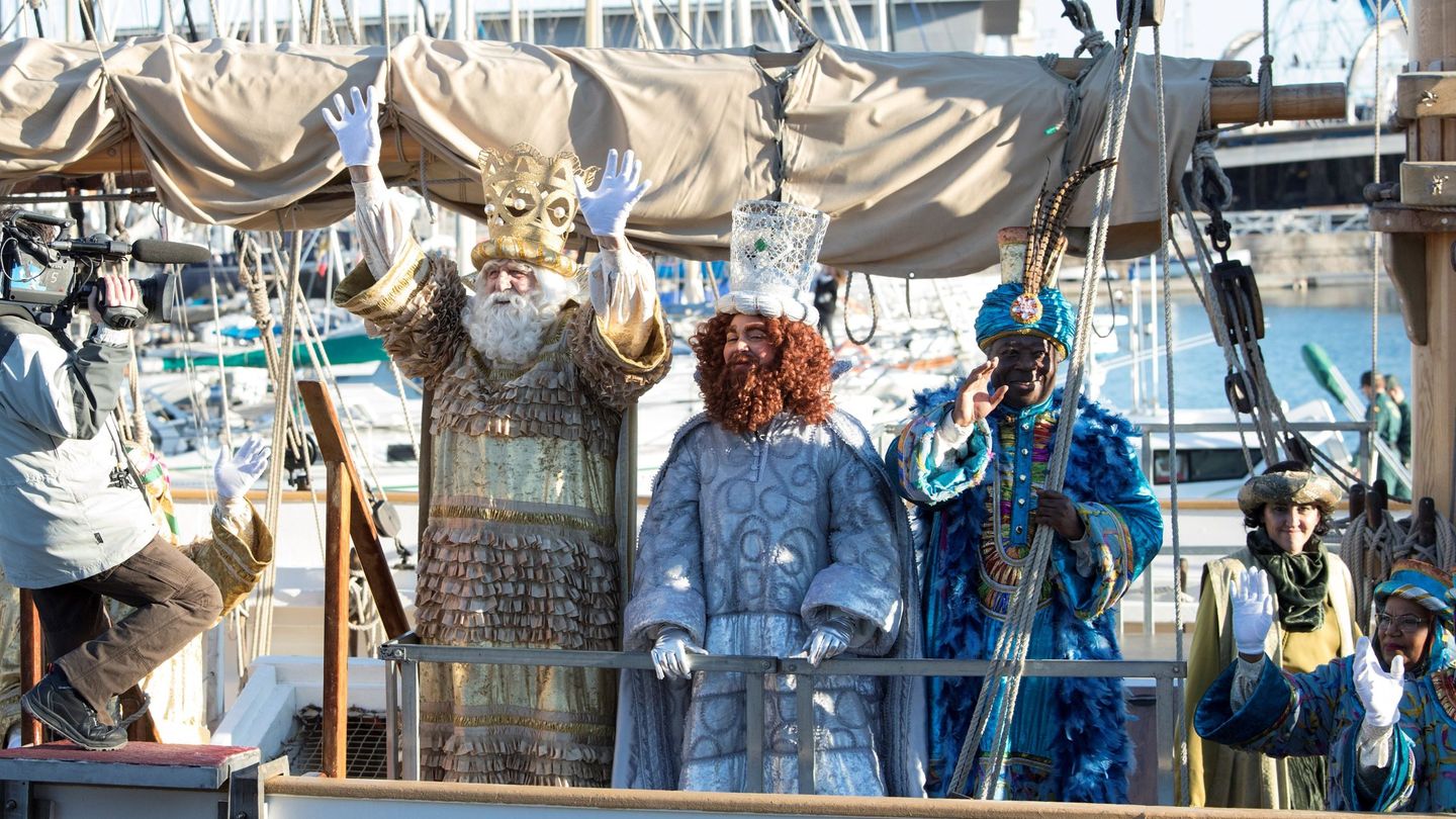 Los Reyes Magos llegan a Barcelona en barco. (EFE/Pérez)