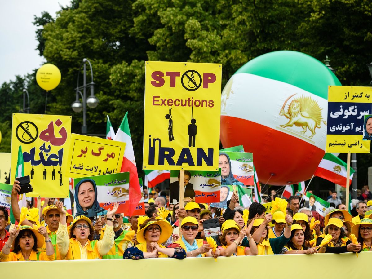 Foto: Manifestación de miembros del Consejo Nacional de Resistencia de Irán (NCRI) en Berlín el año pasado. (EFE)
