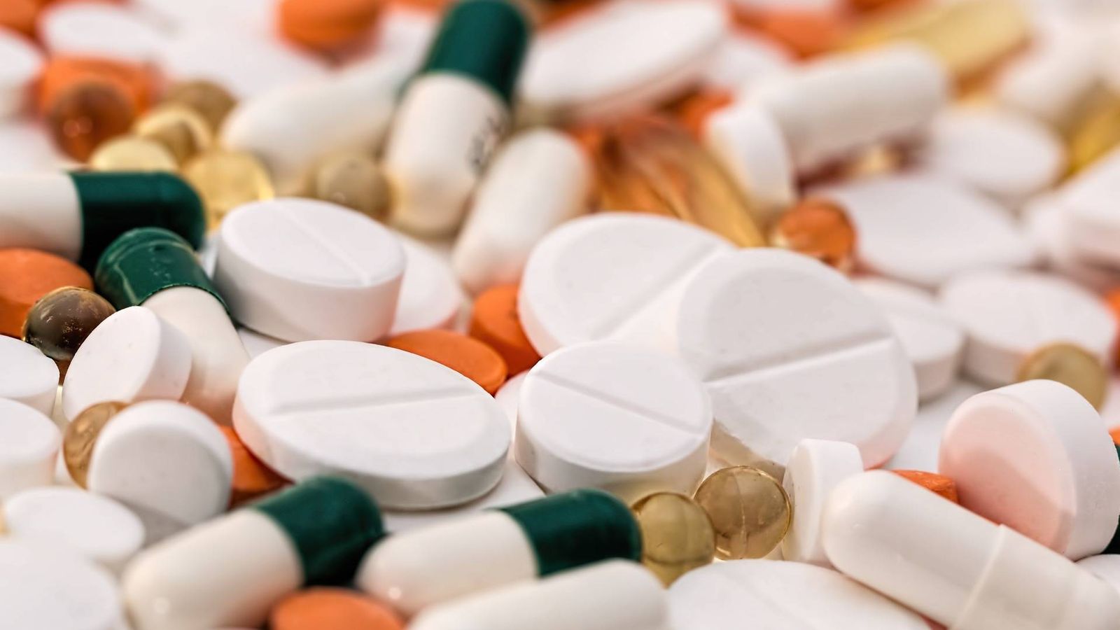 Foto: medicamentos farmacos Imagen de Steve Buissinne en Pixabay.