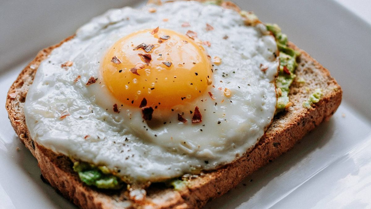Los motivos por los que tomar proteínas en el desayuno adelgaza