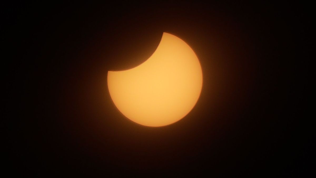 Eclipse solar, en directo: sigue el fenómeno astronómico desde el Planetario de Madrid