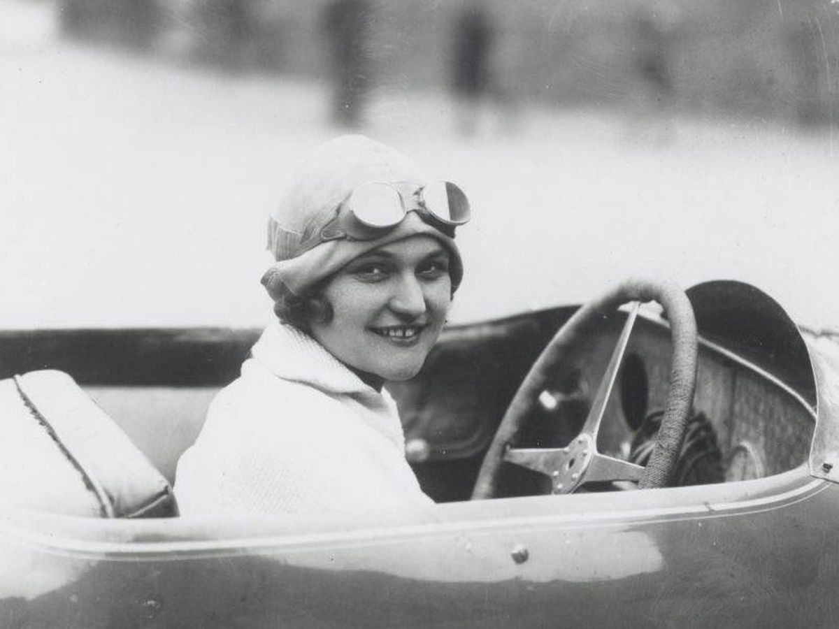 Foto: Eliska Junková en su Bugatti. (Foto: Daniel Ordóñez)
