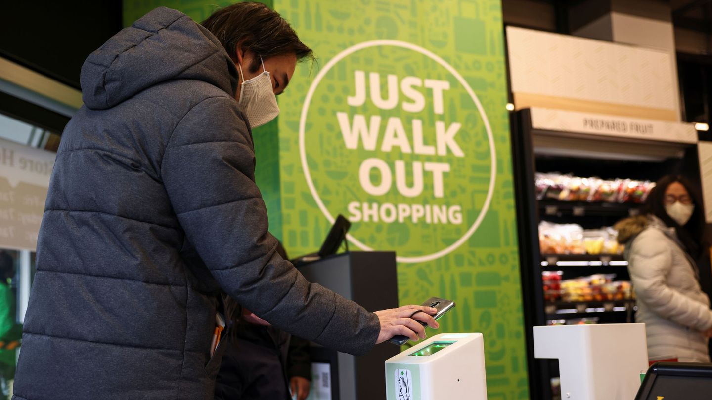 El primer supermercado Amazon Fresh, en Londres, que usa la tecnología 'Just Walk Out'. (Reuters)