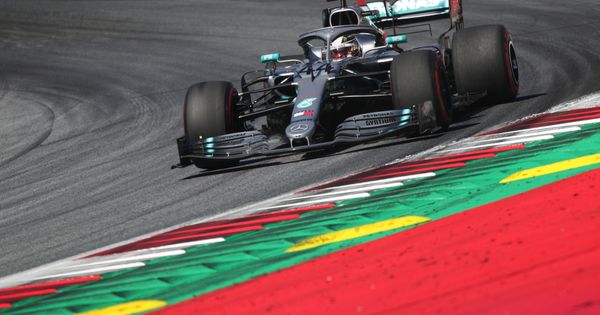 Foto: Lewis Hamilton en acción al volante del Mercedes. (Reuters)