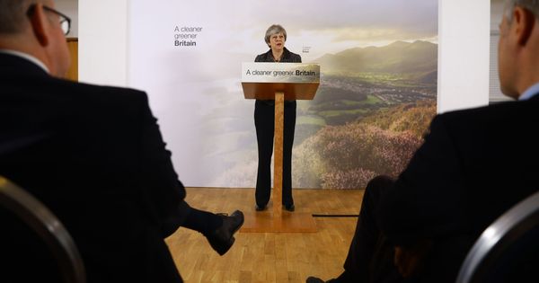 Foto: La primera ministra Theresa May ofrece un discurso en el centro London Wetland en Barnes, sureste de Londres. (EFE)