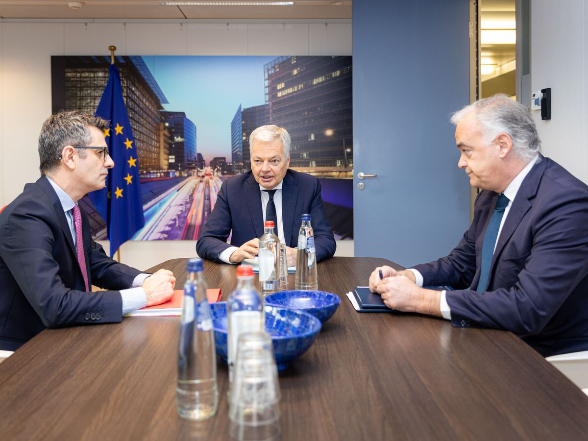 Foto: Reynders cita en Bruselas a Bolaños y González Pons para desbloquear el CGPJ.