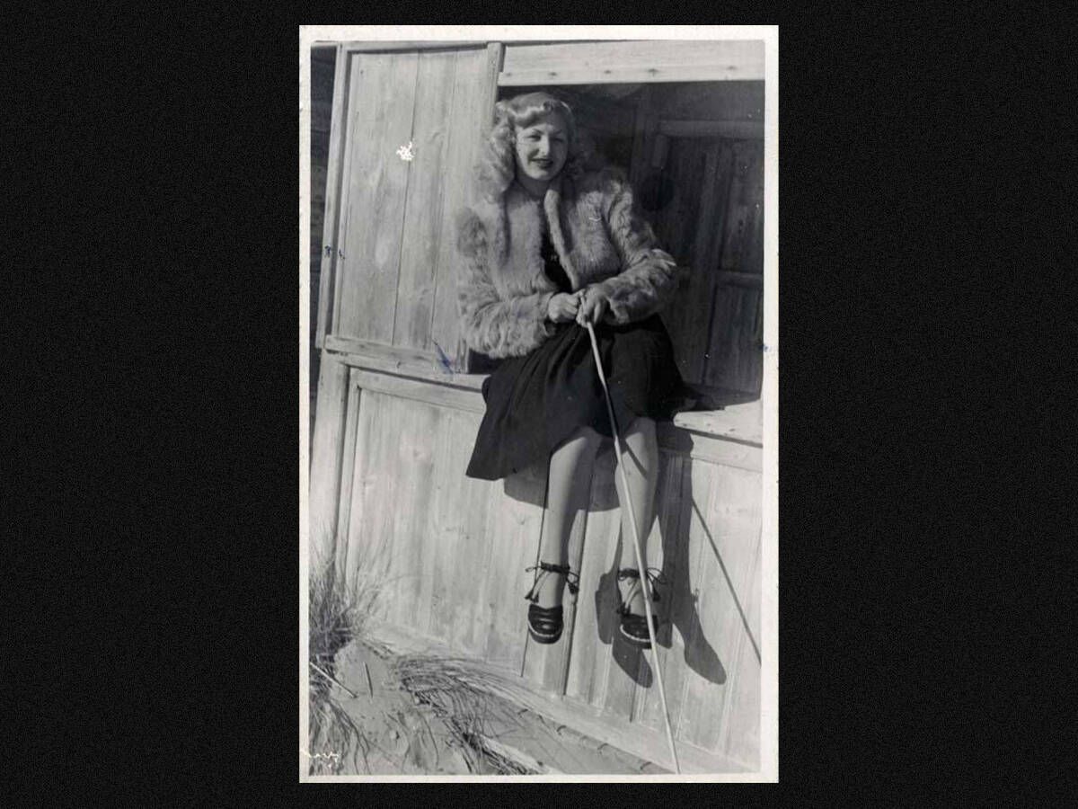 Foto: Carmen Broto en una imagen de 1944. (Archivo Pané-'La invención de Carmen Broto'/Arxiu Històric del Poblenou)