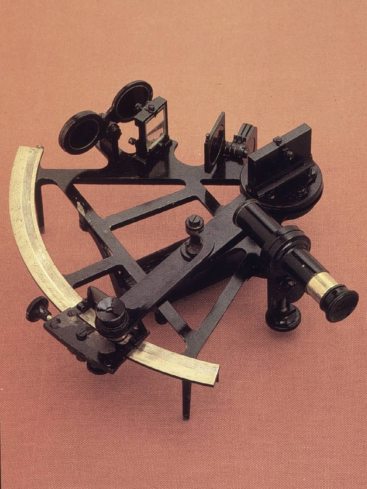 El sistema de navegación espacial esta basado en el sextante. (Wikipedia)