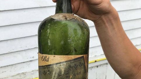 Descubren botellas de whisky escondidas en las paredes durante la Ley Seca