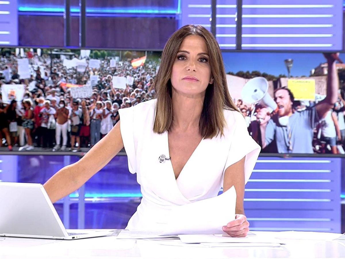 Foto: La presentadora Mónica Sanz. (Mediaset)