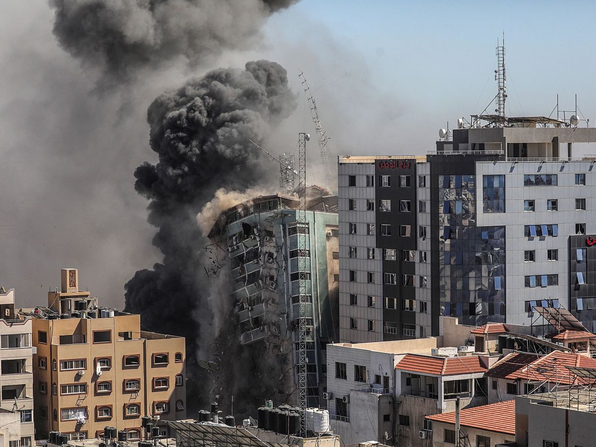 Foto: Bombardeo de una torre en Gaza
