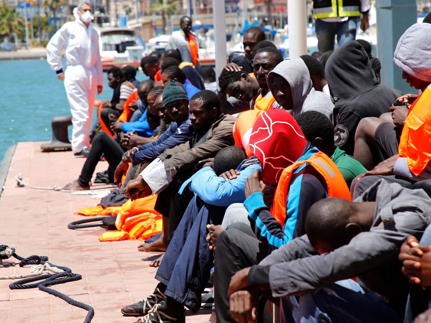 Llegada a Melilla de inmigrantes de origen subsahariano el pasado mes de junio. (EFE)