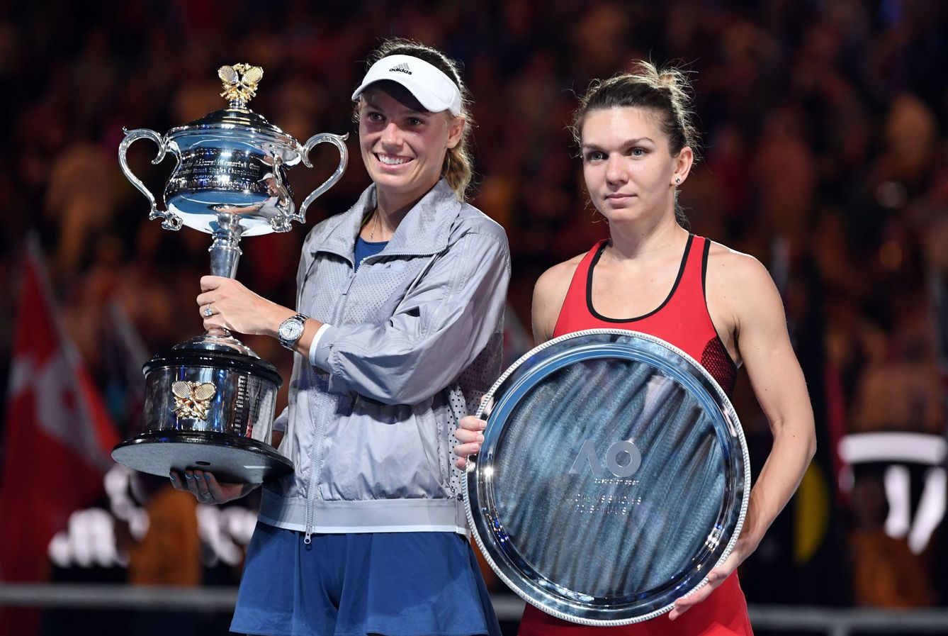 Caroline Wozniacki ganó su primer grande; Simona Halep tendrá que seguir esperando. (EFE)