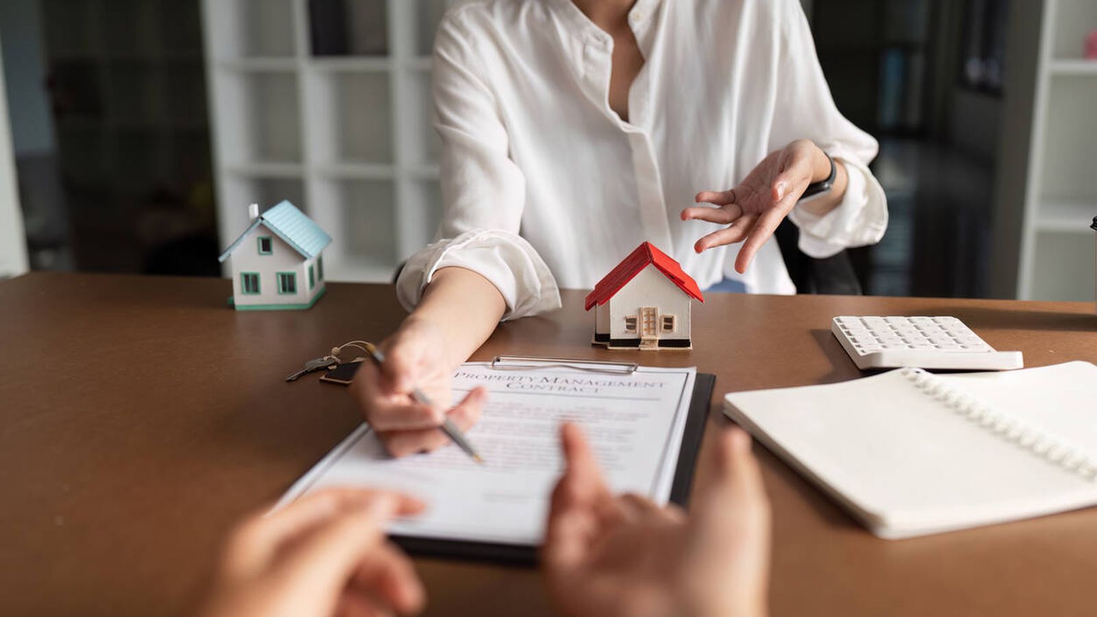 Bárbara Gurrea, experta en vivienda: "Si vas a alquilar un piso, no te limites a pedir las nóminas. Solicita también la declaración de la renta y la vida laboral"