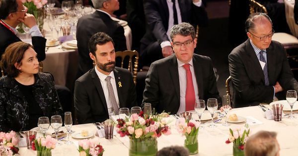Foto: La alcaldesa de Barcelona, Ada Colau; el presidente del Parlament, Roger Torrent, y el ministro de Energía y Turismo, Álvaro Nadal. (Presidencia del Gobierno)