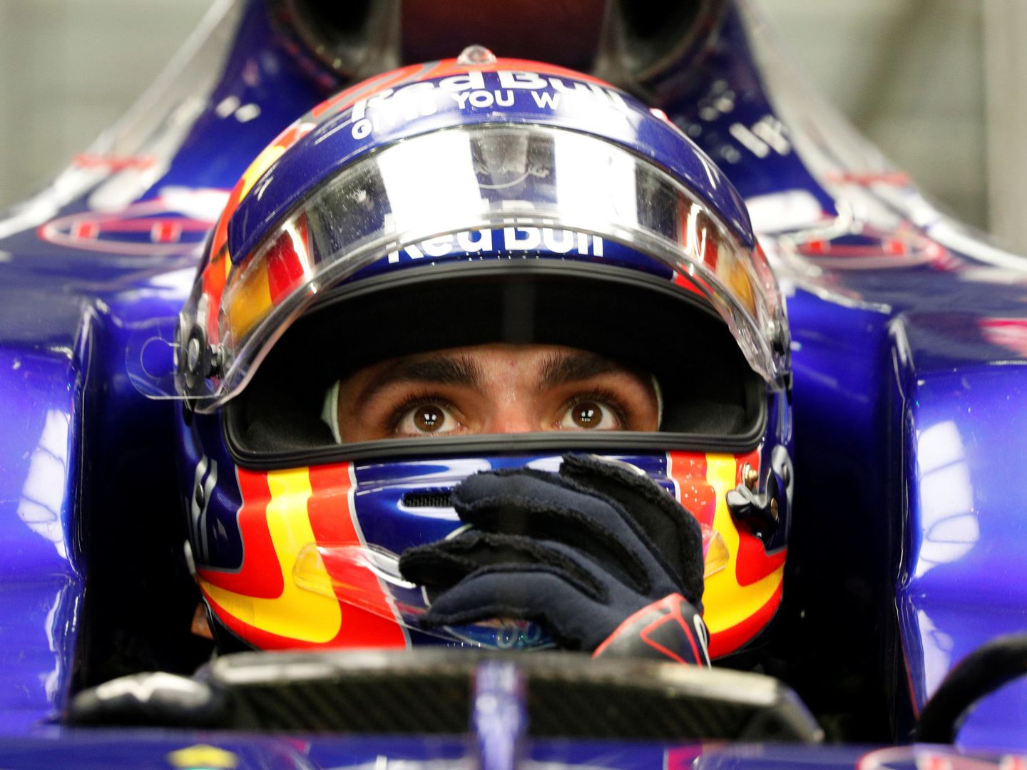 Carlos Sainz logró meterse en el top 10 en un circuito que favorece a Toro Rosso aunque con muchos rivales. (Reuers)