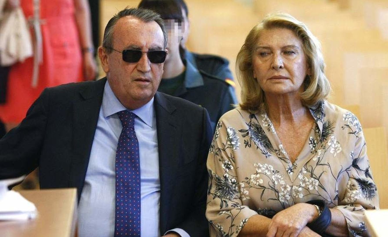 Carlos Fabra, junto a su exmujer, María Amparo Fernández, en una imagen de archivo (EFE)