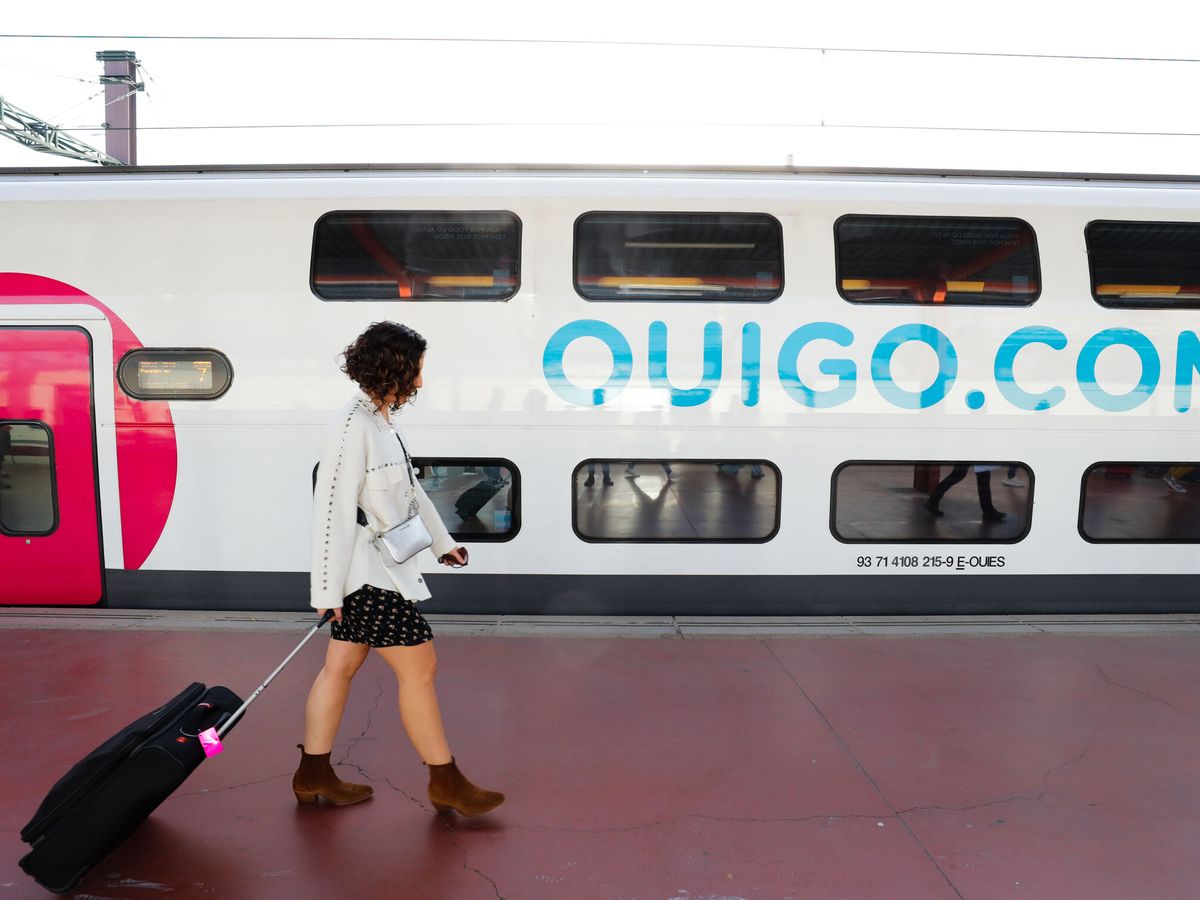 Foto: Uno de los trenes de la nueva línea de Ouigo en España. (EFE/Luis Millán)
