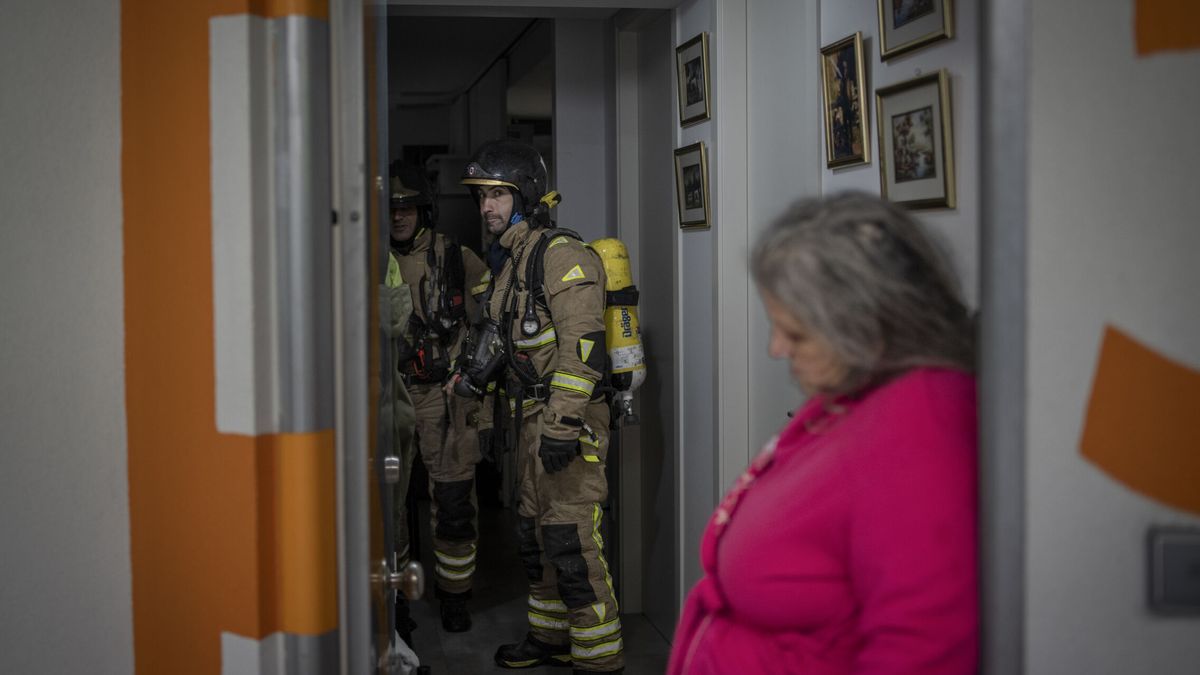Detenido en A Coruña por incendiar su casa con su mujer dentro, que resultó herida