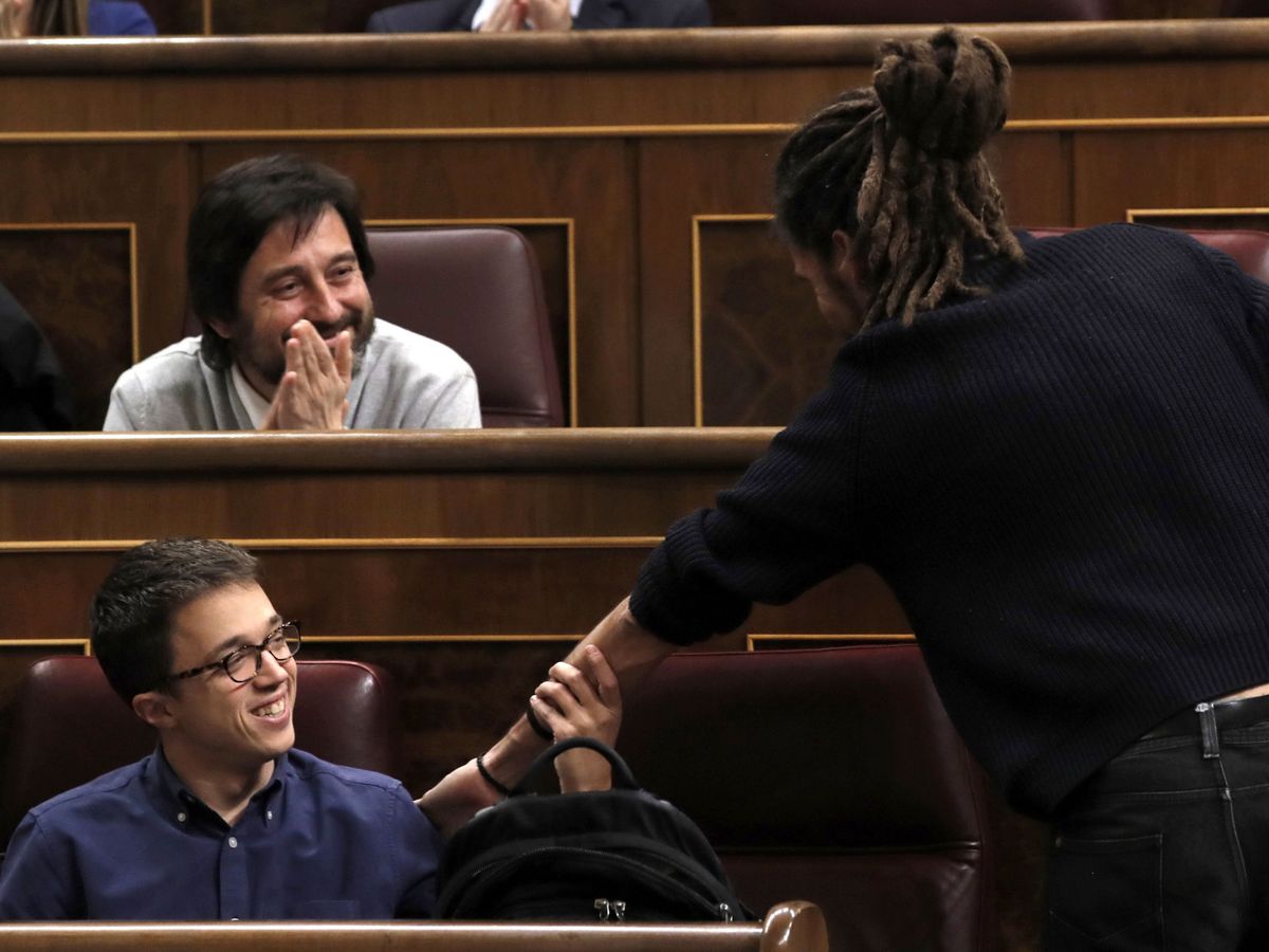 Foto: Íñigo Errejón y Alberto Rodríguez, en el Congreso. (EFE/Sergio Barrenechea )